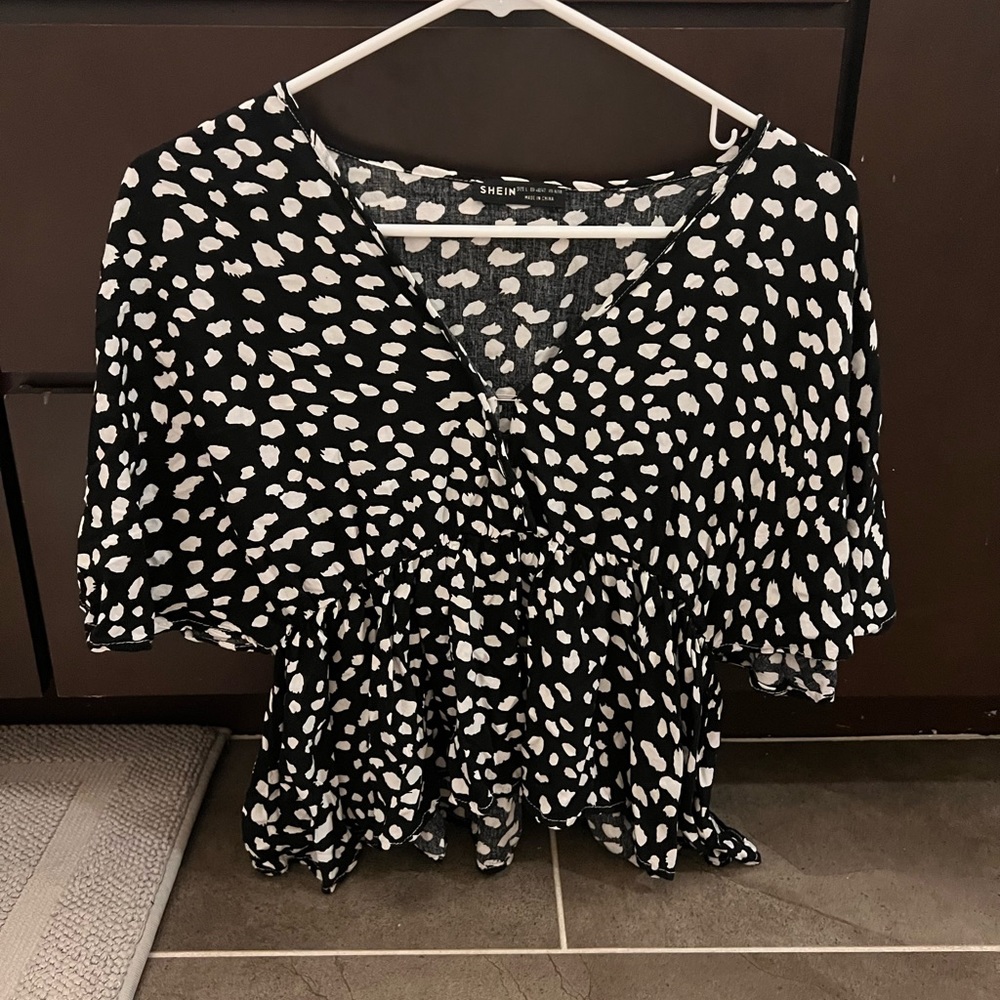 Low-cut t-shirt blouse from Shein